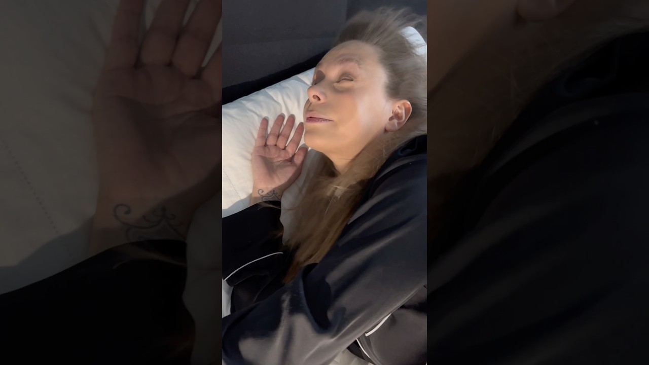 Un homme vs une femme au couch&eacute; 😂