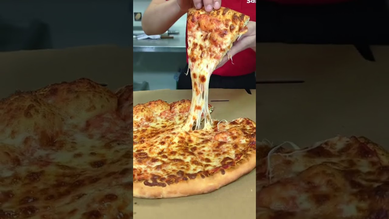 FROMAGE #pizzasalvator&eacute; #pizza #fromagefrais #fromage #cheesepull #cheeselover #yummy #cheesepizzza