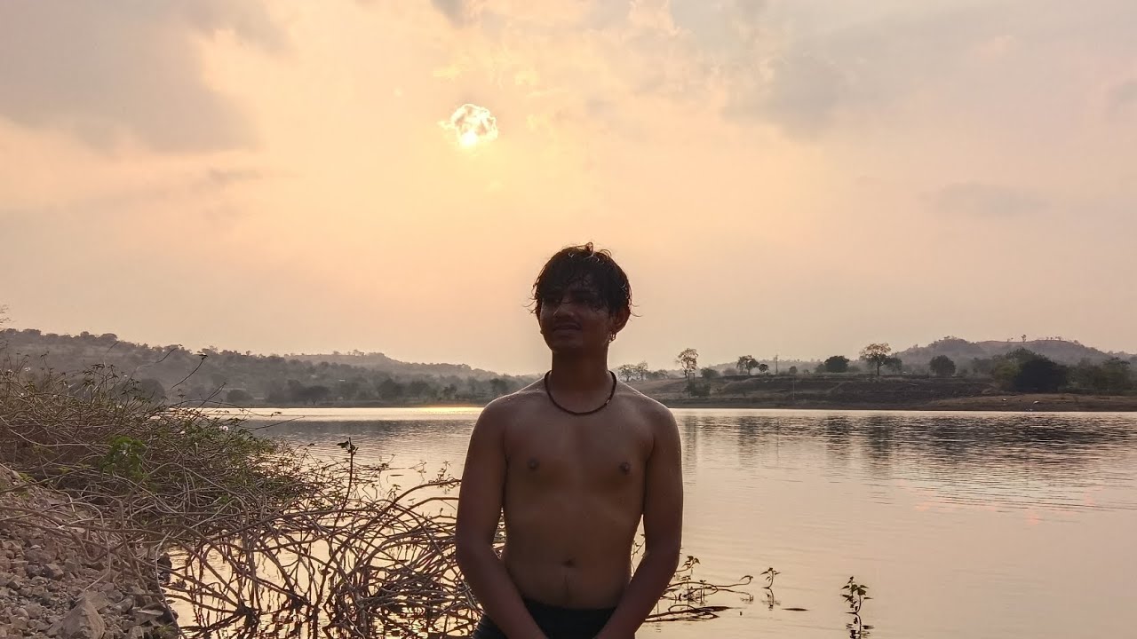 गावच्या तलावा मध्ये पोहताना ।। 🏊