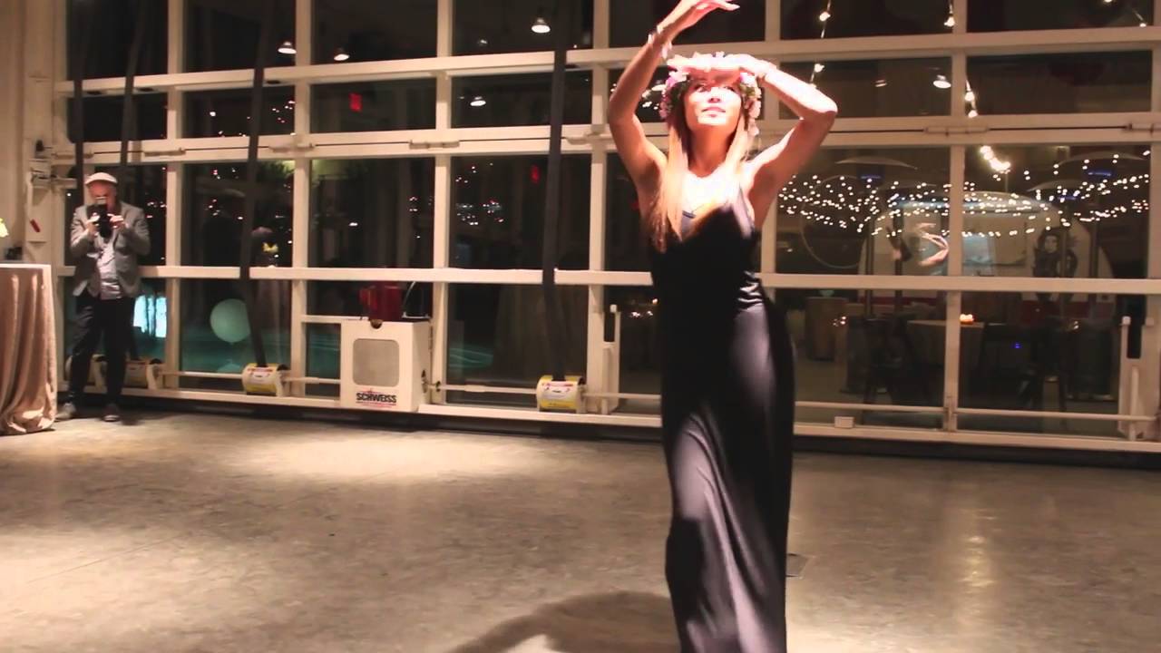Maunaleo - Wedding Hula by Macey Kibota