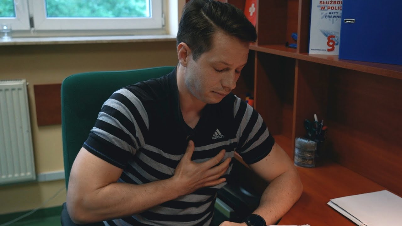 Pierwsza pomoc: zawał serca - czym jest, jak się objawia i jak pomóc osobie poszkodowanej.