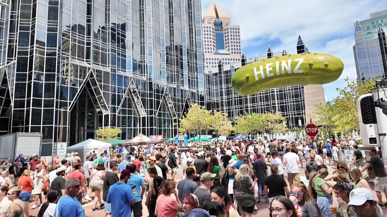 The Weird & Very Crowded PicklesBURGH In Downtown Pittsburgh - Dill Pickle Festival / Yinzerpalooza