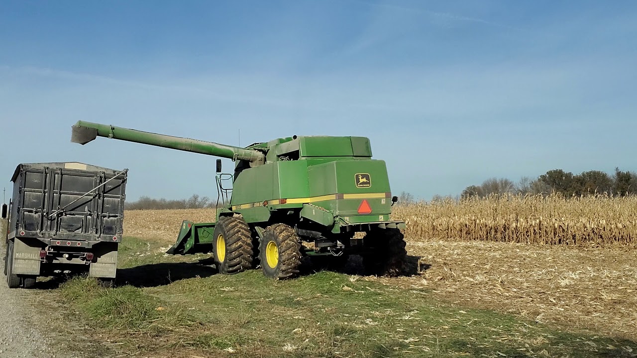 John Deere 9500 shelling corn 2019 harvest in Missouri