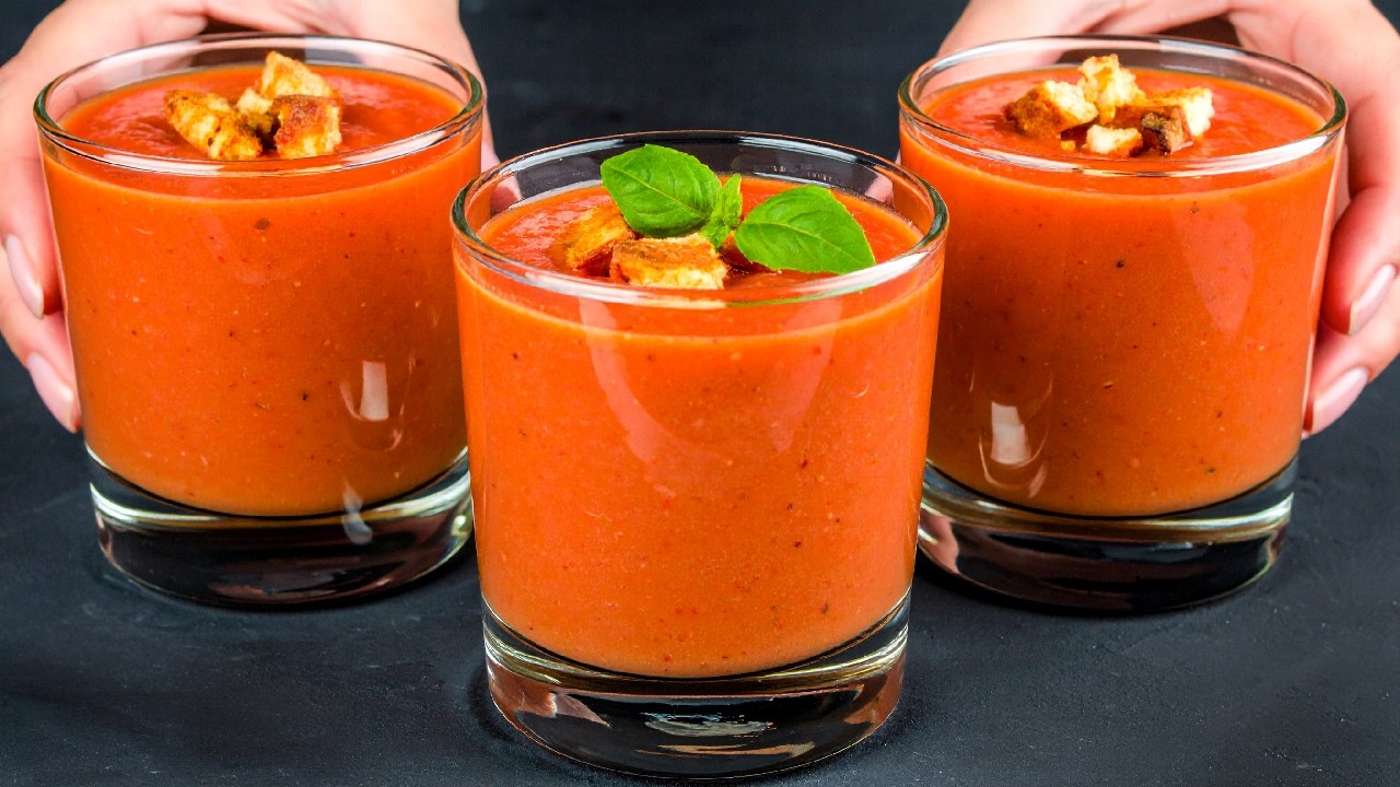 Spanisches Gazpacho Rezept für heiße Sommertage. Einfach, schnell und Köstlich!