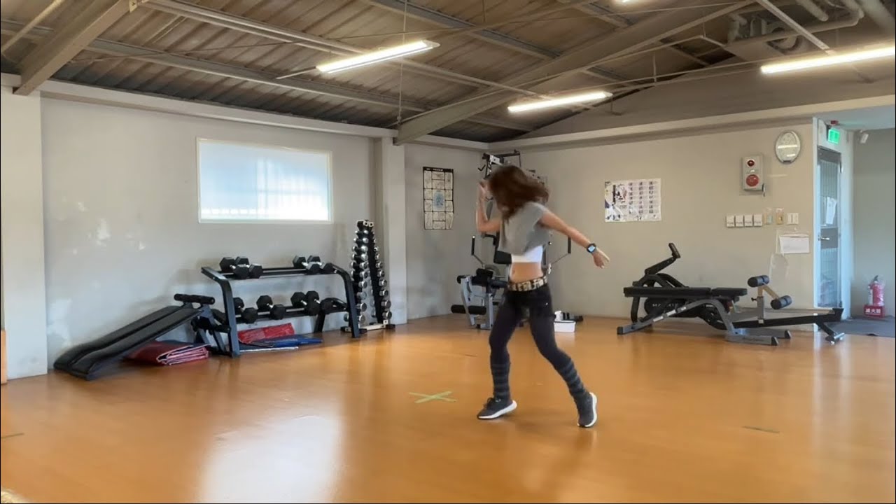 APT.(아파트)-阿帕特(ROSÉ & 火星人Bruno Mars )-Line Dance