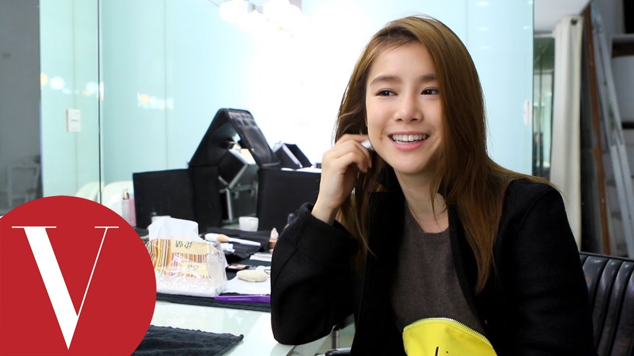 李佳穎化妝包裡竟有三種不同的「油」｜女星請分享 | VOGUE