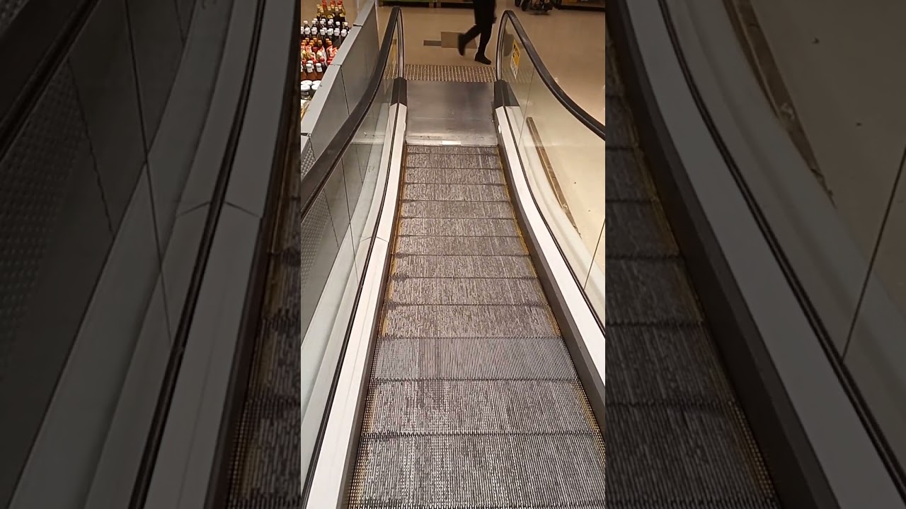 Good Travelators and Escalator at Woolworths