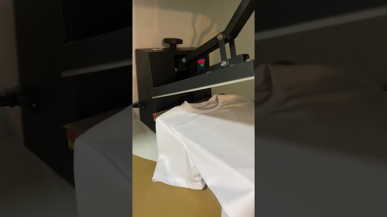 PROCESSO DE SUBLIMA&Ccedil;&Atilde;O EM CAMISETA DRYFIT BRANCA - Renovar Estamparia