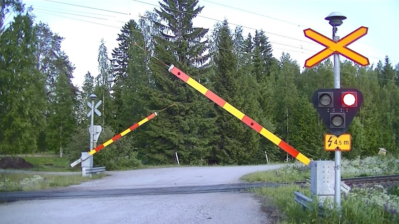 Spoorwegovergang Sukeva (FIN) // Railroad crossing // Tasoristeys