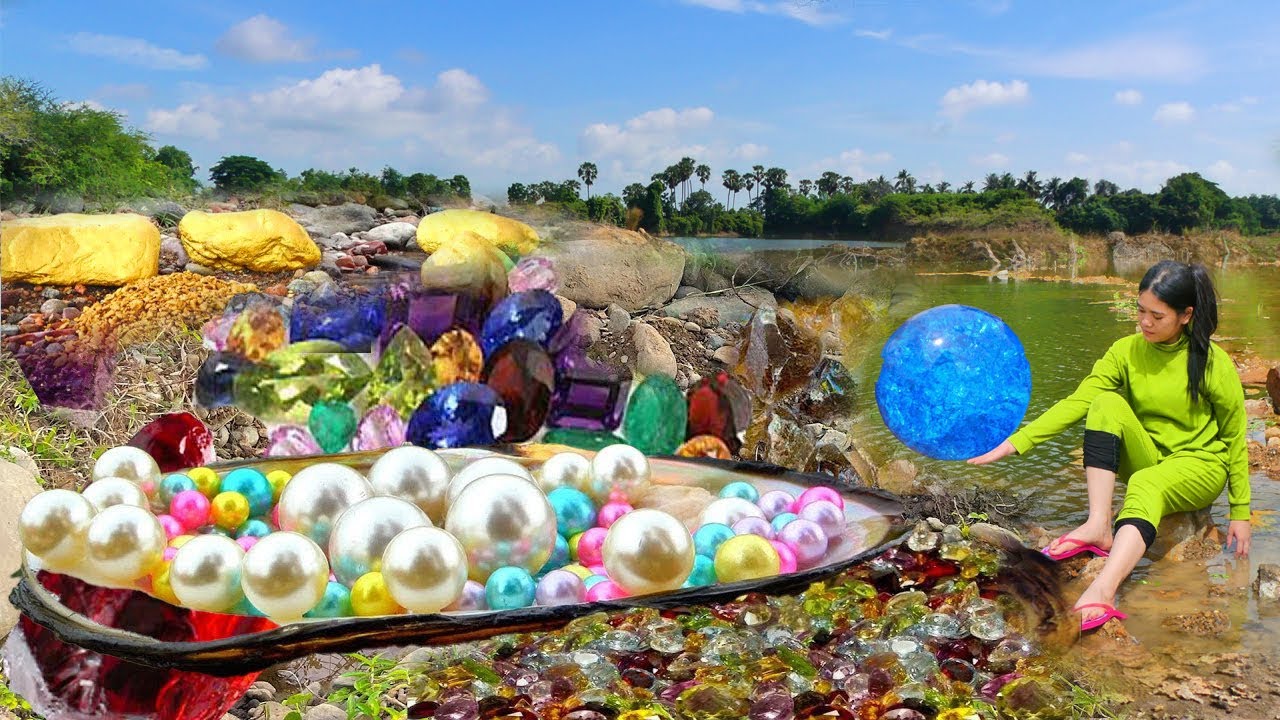 Mysterious Treasure Unveiled: Golden Crab with Exquisite Pearls and Crystals