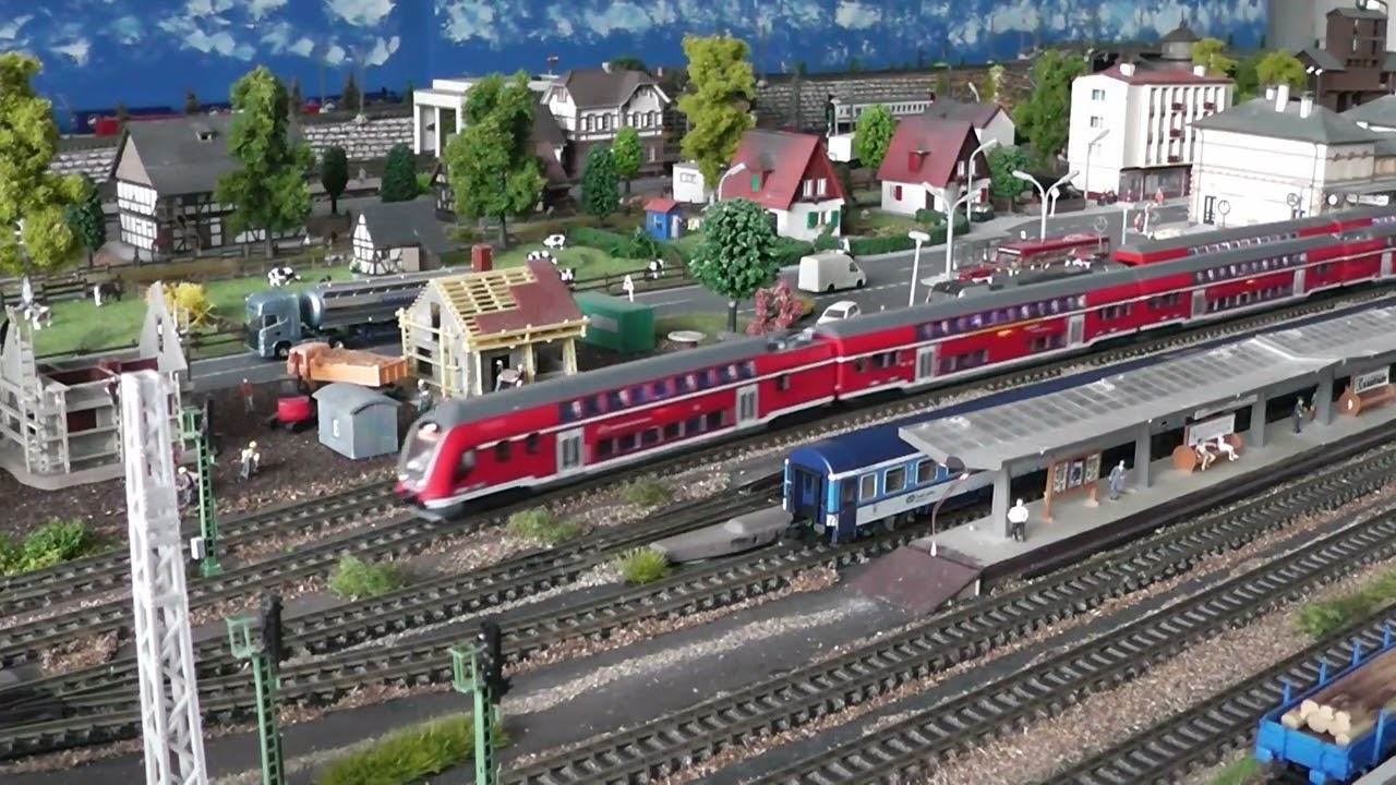 Volle Aktion am Hauptbahnhof Epoche VI in Spur N