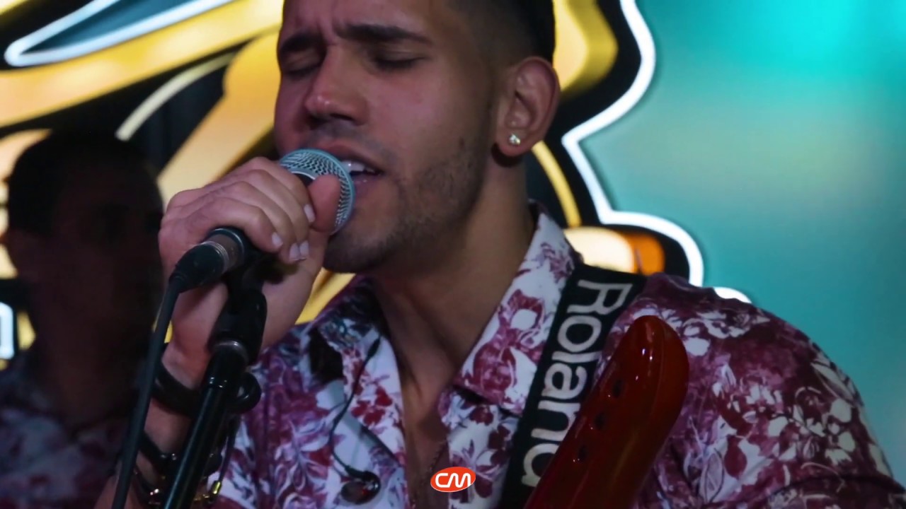 Urbanda - Popurri de Bachatas (EN VIVO) Desde el Tina Lounge