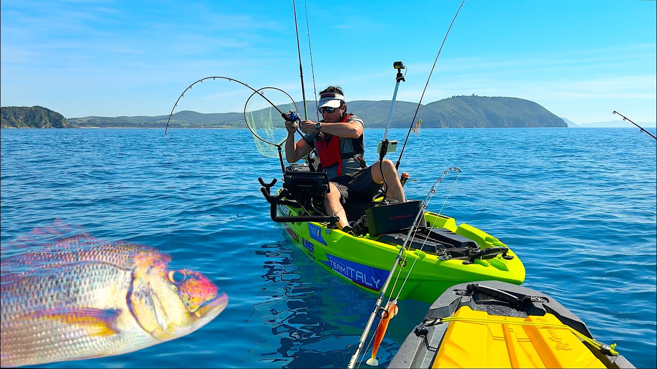 PESCIONE a Bordo e una Specie MAI VISTA! Kayak Fishing in Mare con Saverio Rosa e Diverse Tecniche