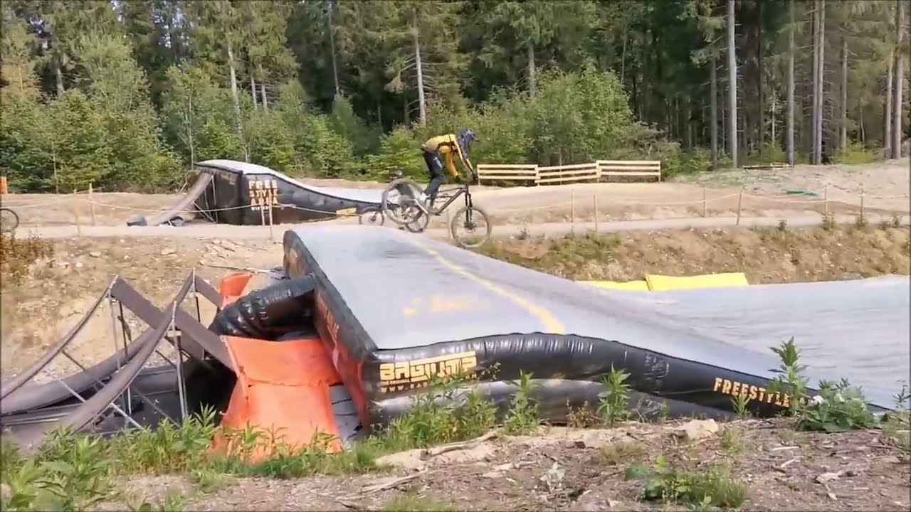 turbomatik.de | MTB Free Style Area Winterberg - Mountainbike Kicker Bagjump Tricksprung Luftkissen