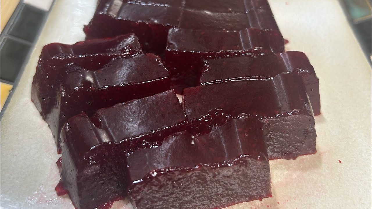 Homemade Jellied Cranberry Sauce Only Cranberries, Sugar & Water) No gelatin needed