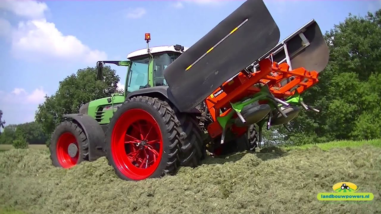 Fendt 920, 930 en 826 aan het kuilen van Maas Markelo