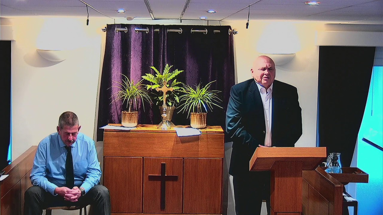 Sunday Divine with Roy Mackay