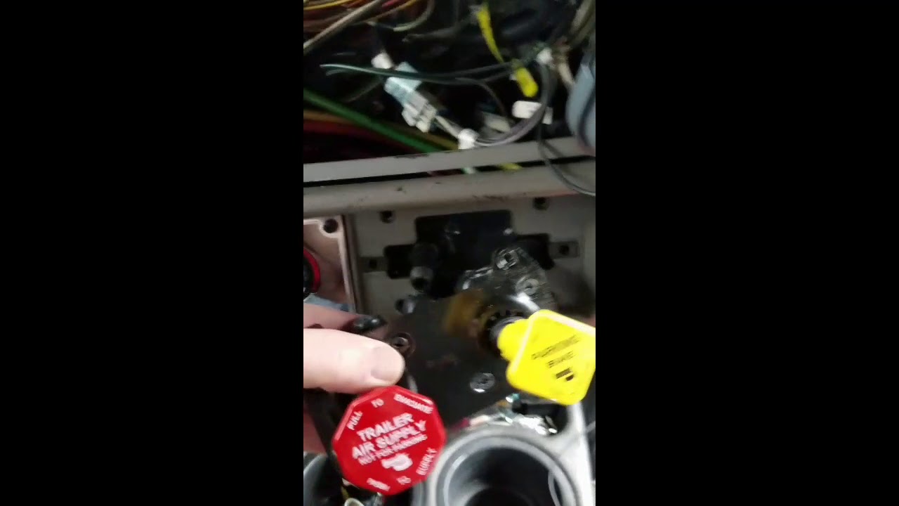 2005 Kenworth T600 parking brake valve assembly