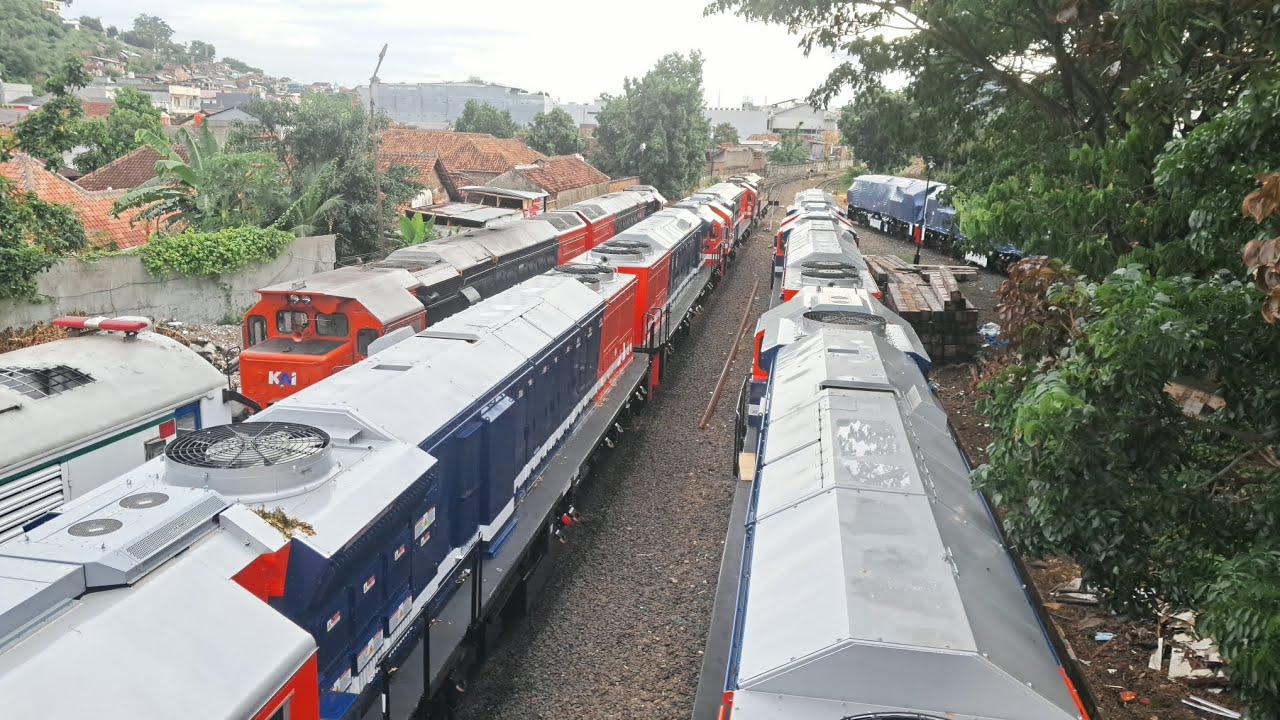 MELIHAT KESIBUKAN DEPO TANJUNG KARANG DI SORE HARI