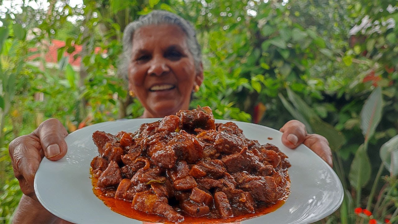 പന്നിയും വാഴക്കയും; ഒരു പൊളപ്പൻ കോമ്പിനേഷൻ | Pork with banan| Annamma Chedathi Special