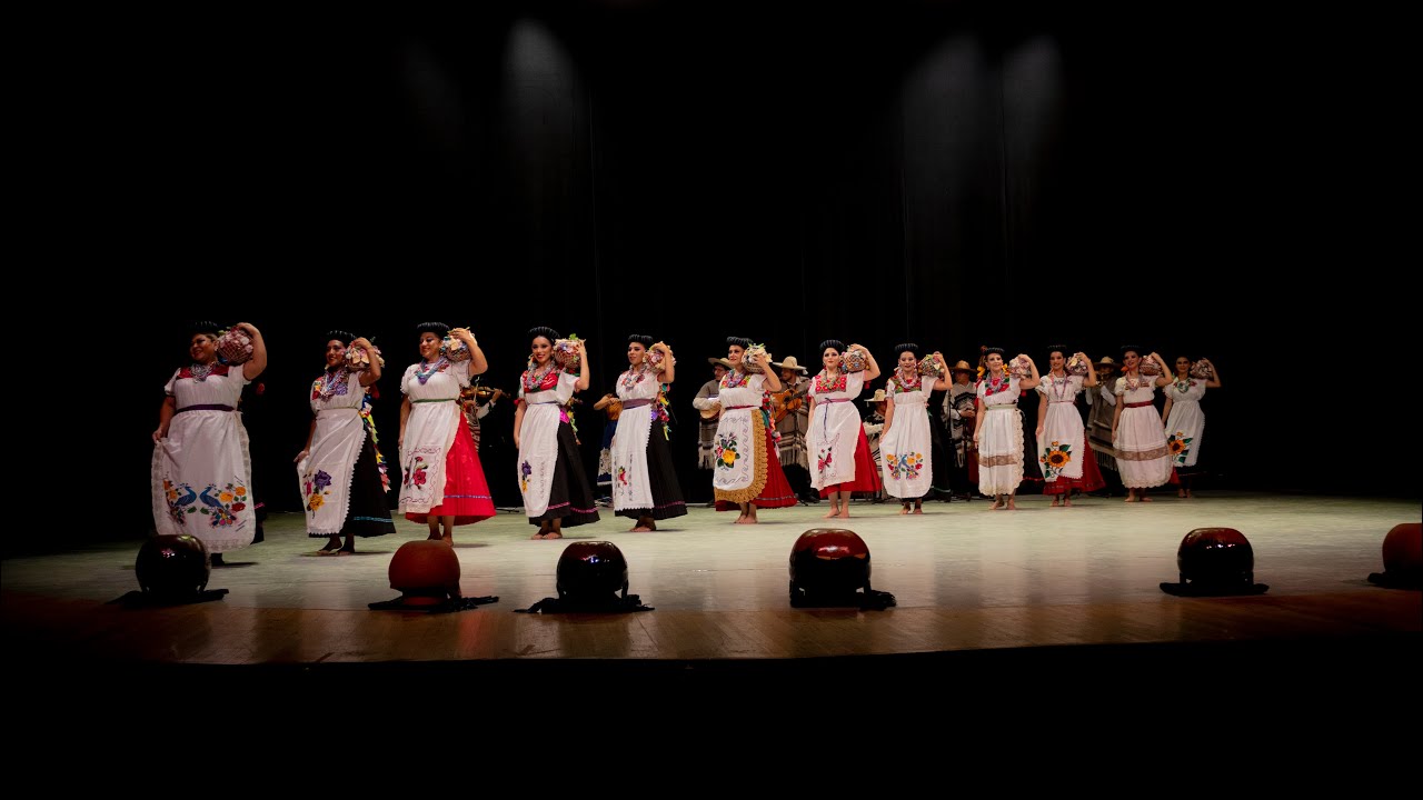 Danza de las Aguadoras - Orquesta Ireta Keri y Ballet B&uacute;ho Nicolaita Brillan en el Teatro Morelos