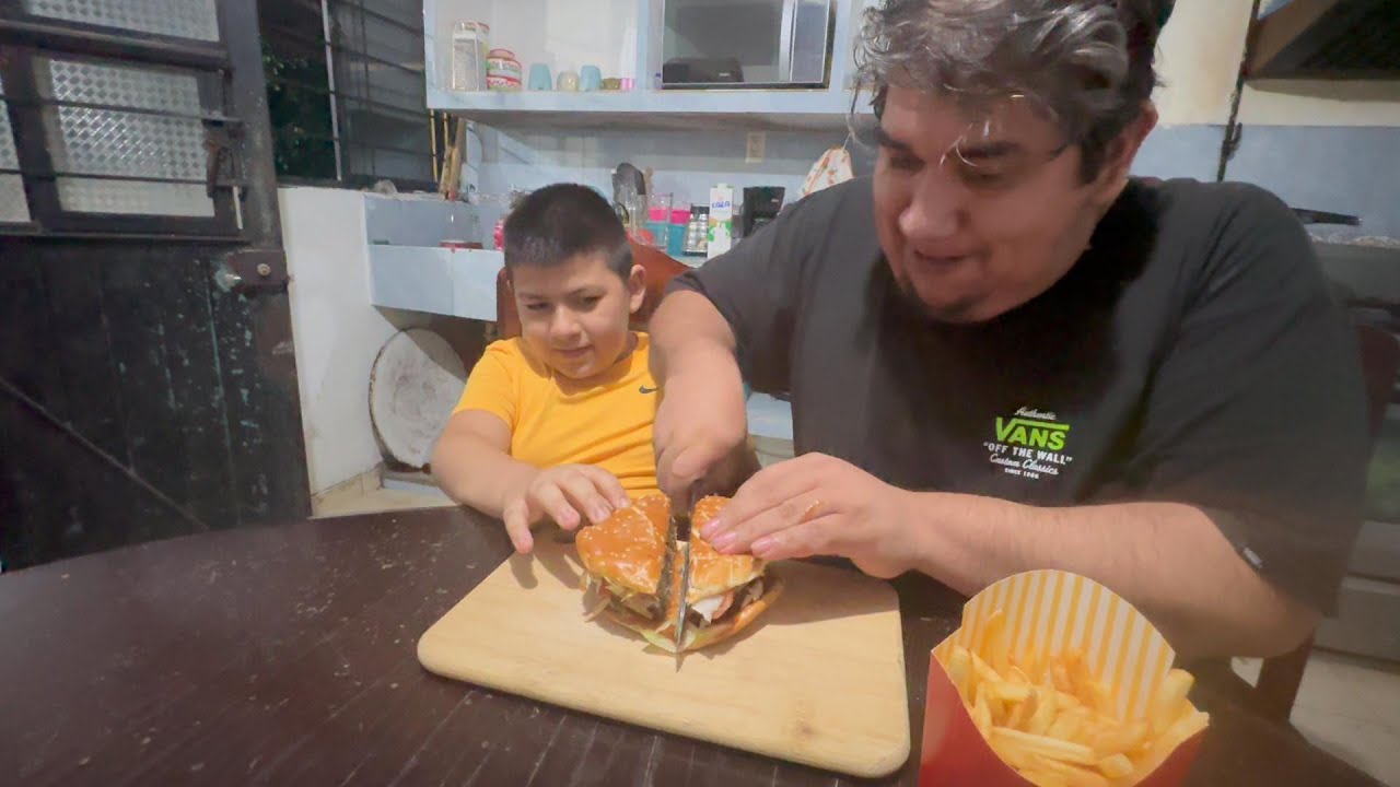 PROBAMOS LA HAMBURGUESA MAS GRANDE DE MCDONALDS?