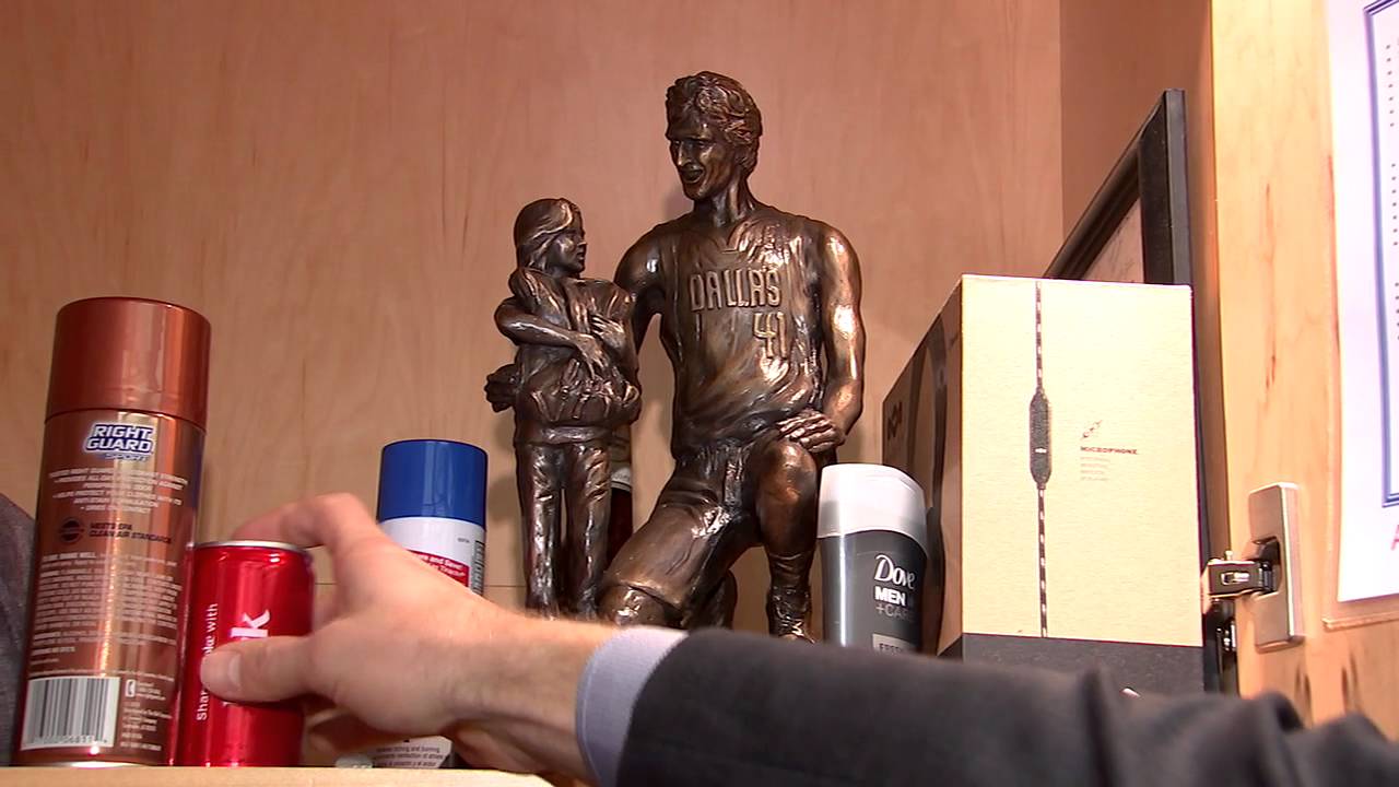 Mavs Insider - What's in your Locker w/ Dirk Nowitzki