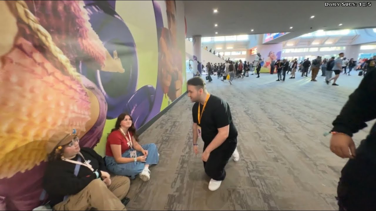 Gio tries to recruit for Gionitas | Day 2 TwitchCon San Diego 2025