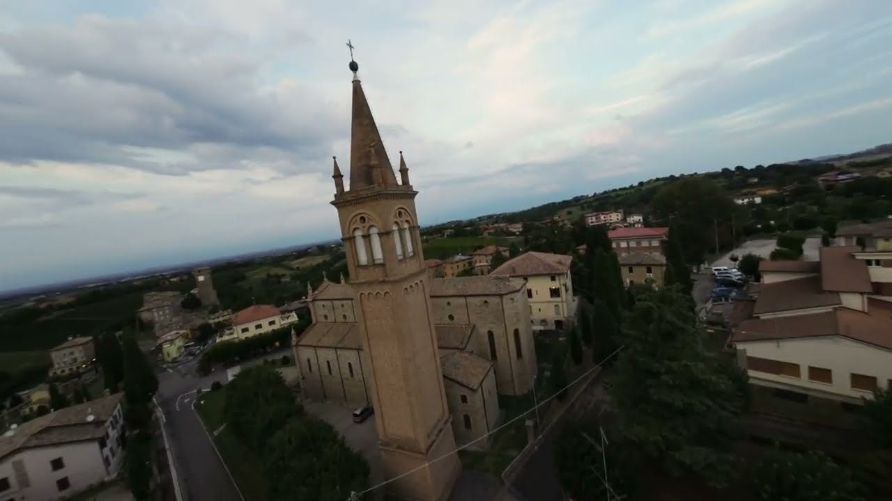 CHIESA E CASTELLO DI LEVIZZANO RANGONE CON IL MIO DRONE FPV