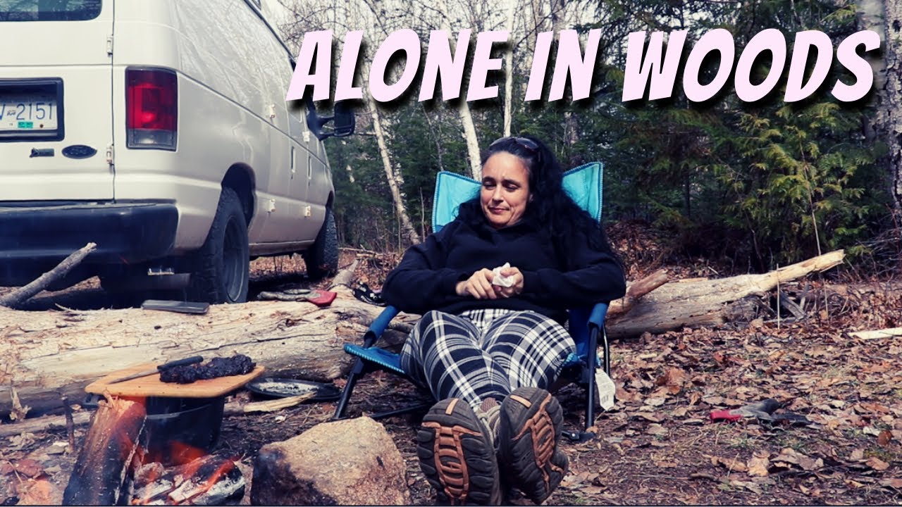 ALONE IN WOODS, Making brownies on dutch oven/ Solo backcountry camping