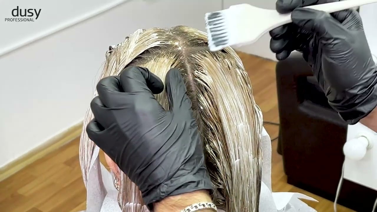 Создание блонда с помощью 12 серии красителя Specialblond Dusy Professional.