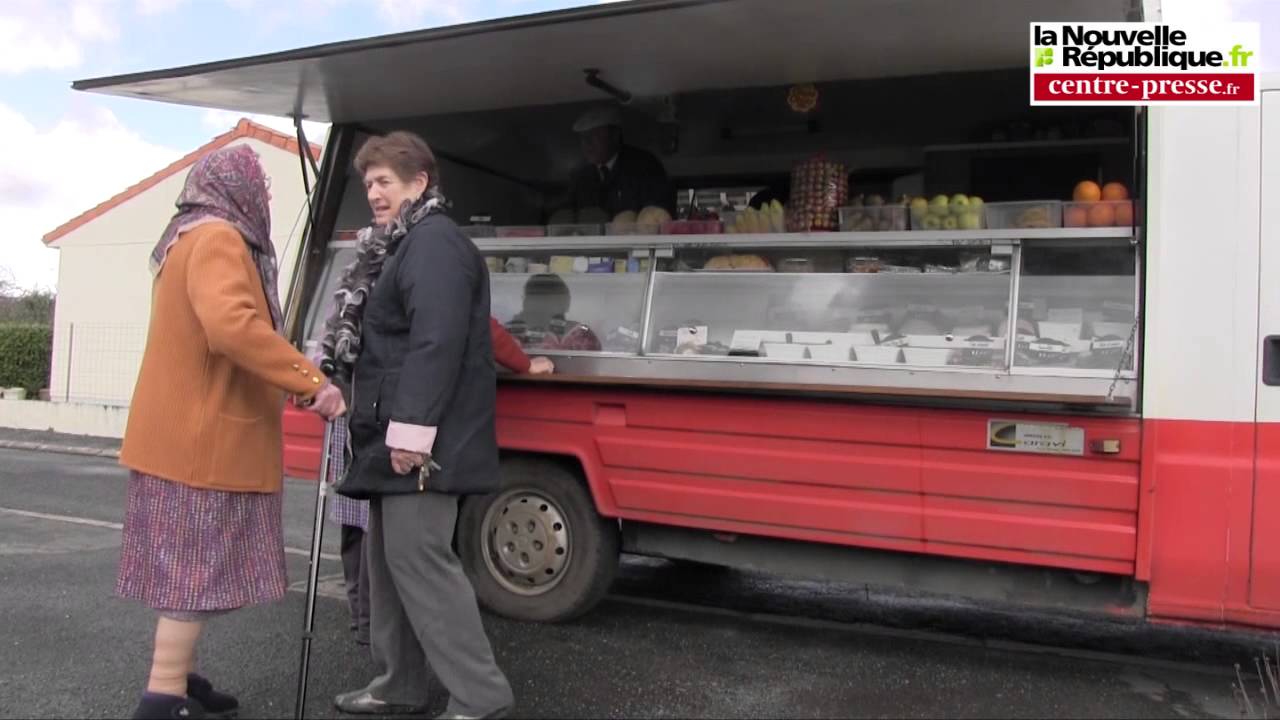VIDEO. Champagné-Saint-Hilaire. En tournée avec le camion du boucher