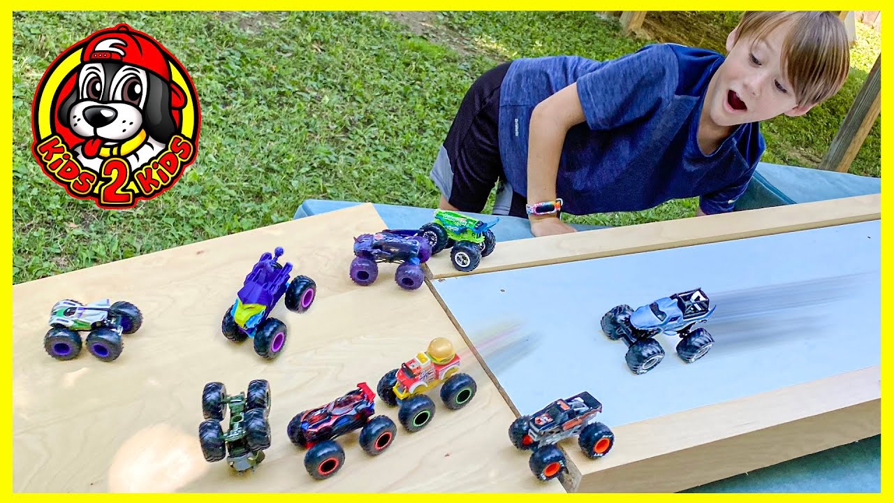 Monster Jam Vs Hot Wheels Monster Trucks Backyard Race - SUPER LONG OUTDOOR TRACK