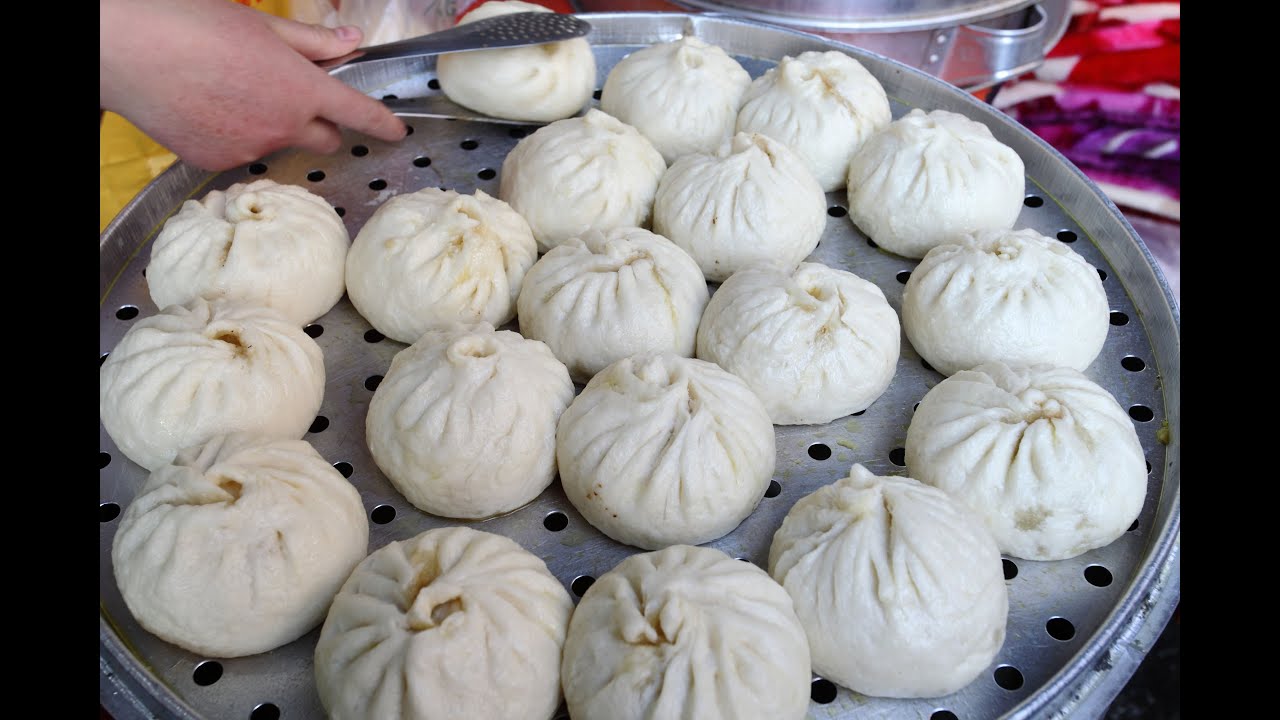 Juicy Pork Baozi in Chengdu- Mindblowing! 包子