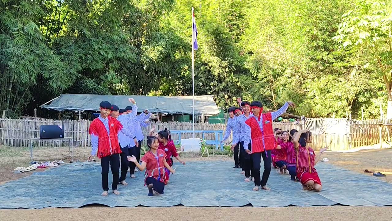 Karenni Students KaYaw  National Dance.