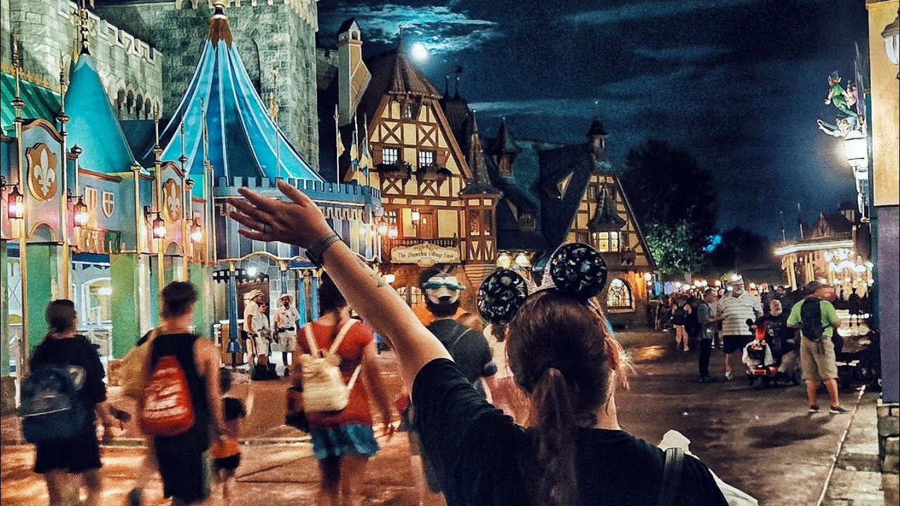 A Stormy Evening With Candy! | Mickey's Not So Scary Halloween Party!