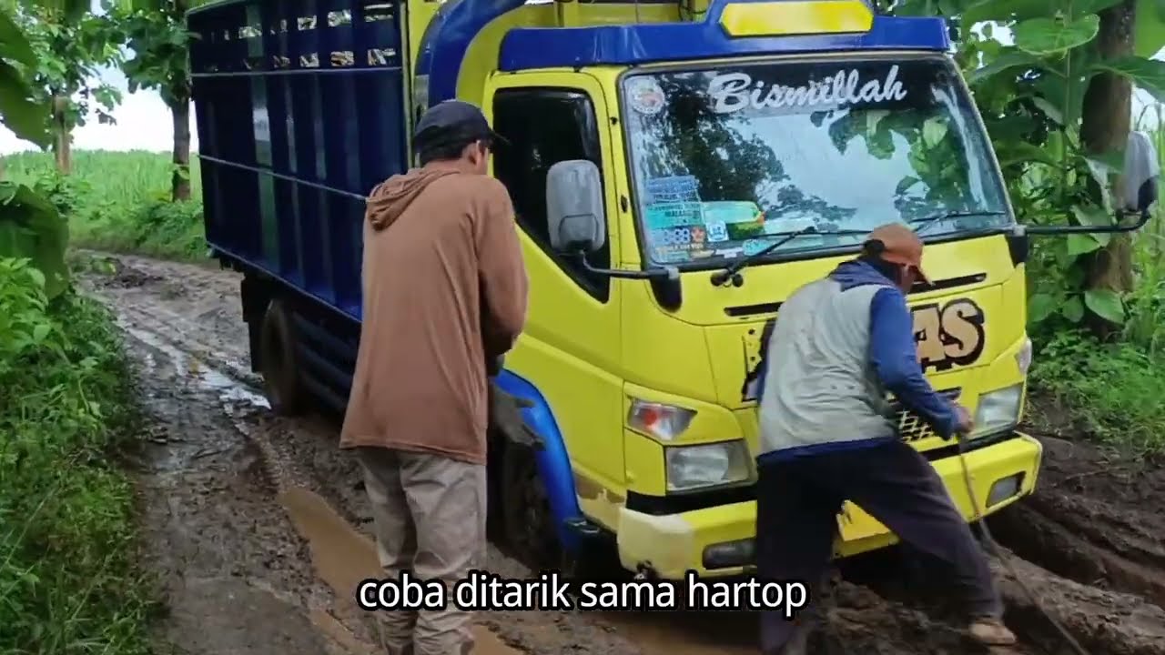 Evakuasi truk tebu terjebak lumpur#tebu #offroad#4x4 #jalanextreme #jalanlicin#sopirtruk#