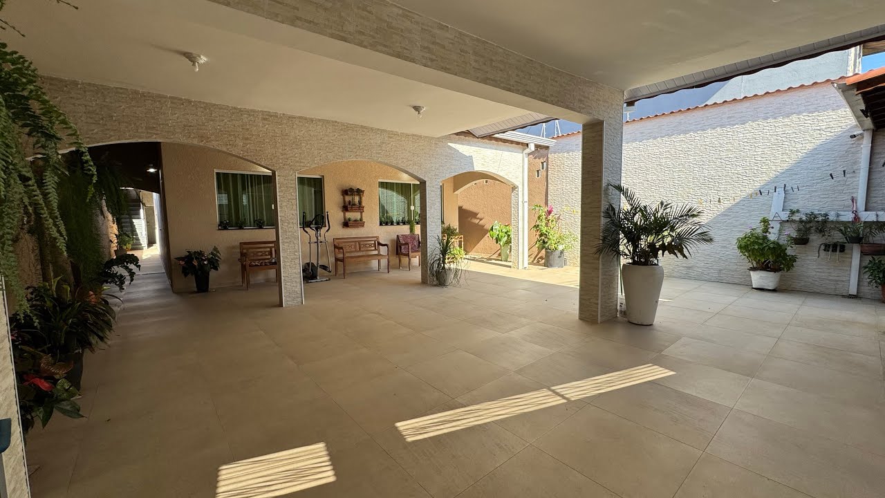 Casa lote inteiro Lado praia com ótima localização