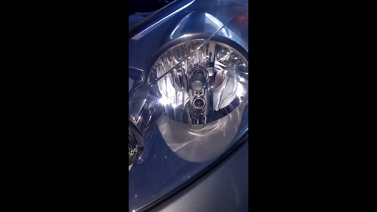 TROCAR LÂMPADA DO FAROL PEUGEOT 207 , SÓ TEM ESTE VIDEO NO YOUTUBE,( vale 1000 JOINHAS galera !)