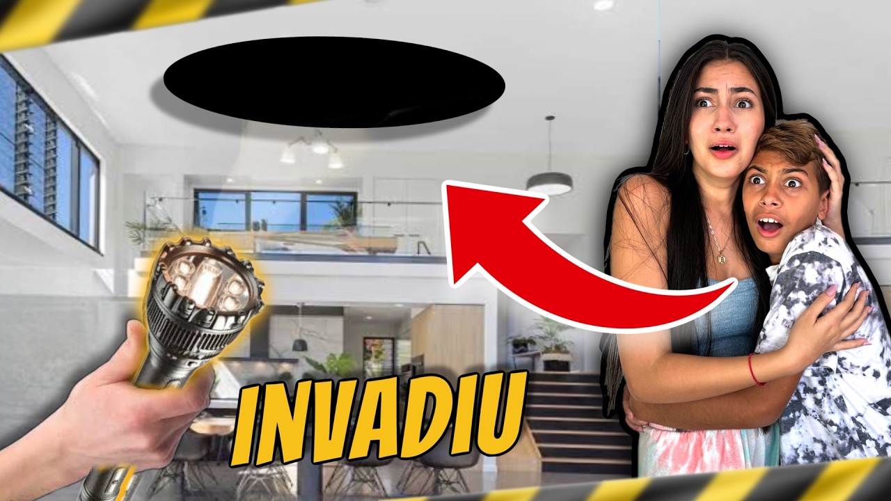 Encontrei um Buraco no Teto da Nossa Casa 😱 Estão Tentando Invadir Minha Casa * Ele Invadiu ?