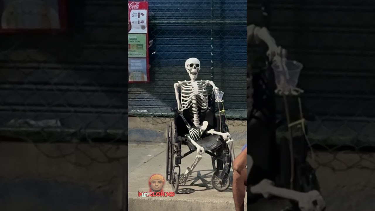 el esqueleto limosnero 😂 😂