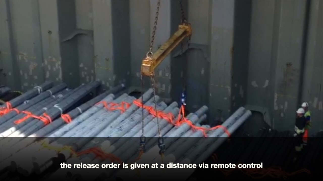 evo20 Automatic Hook manoeuvring Steel Pipes | Smart Lifting Solutions | Elebia