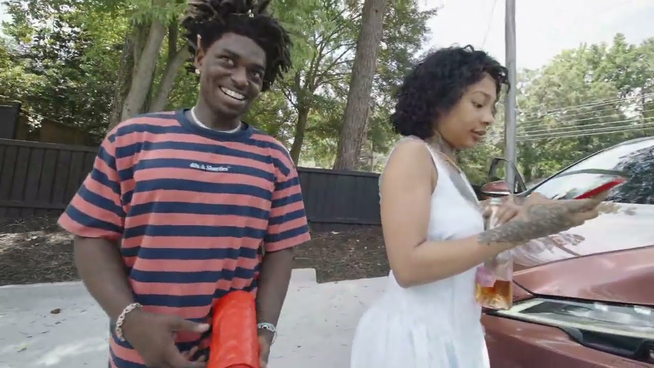 Kodak Black outside with KTB Lil Crix Emoney VVsnce Hanging talking sh*t cracking up