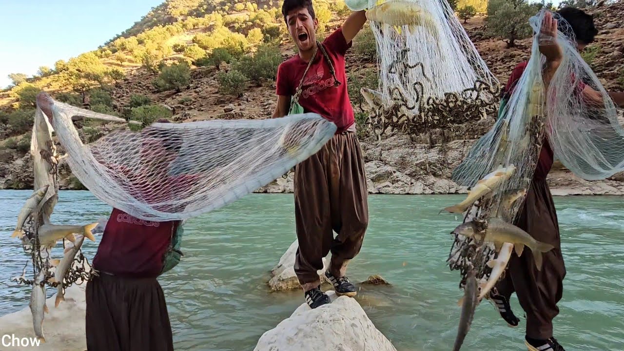 :Nomadic Love: A Fisherman and His Pregnant Wife's Beautiful Day in Nature