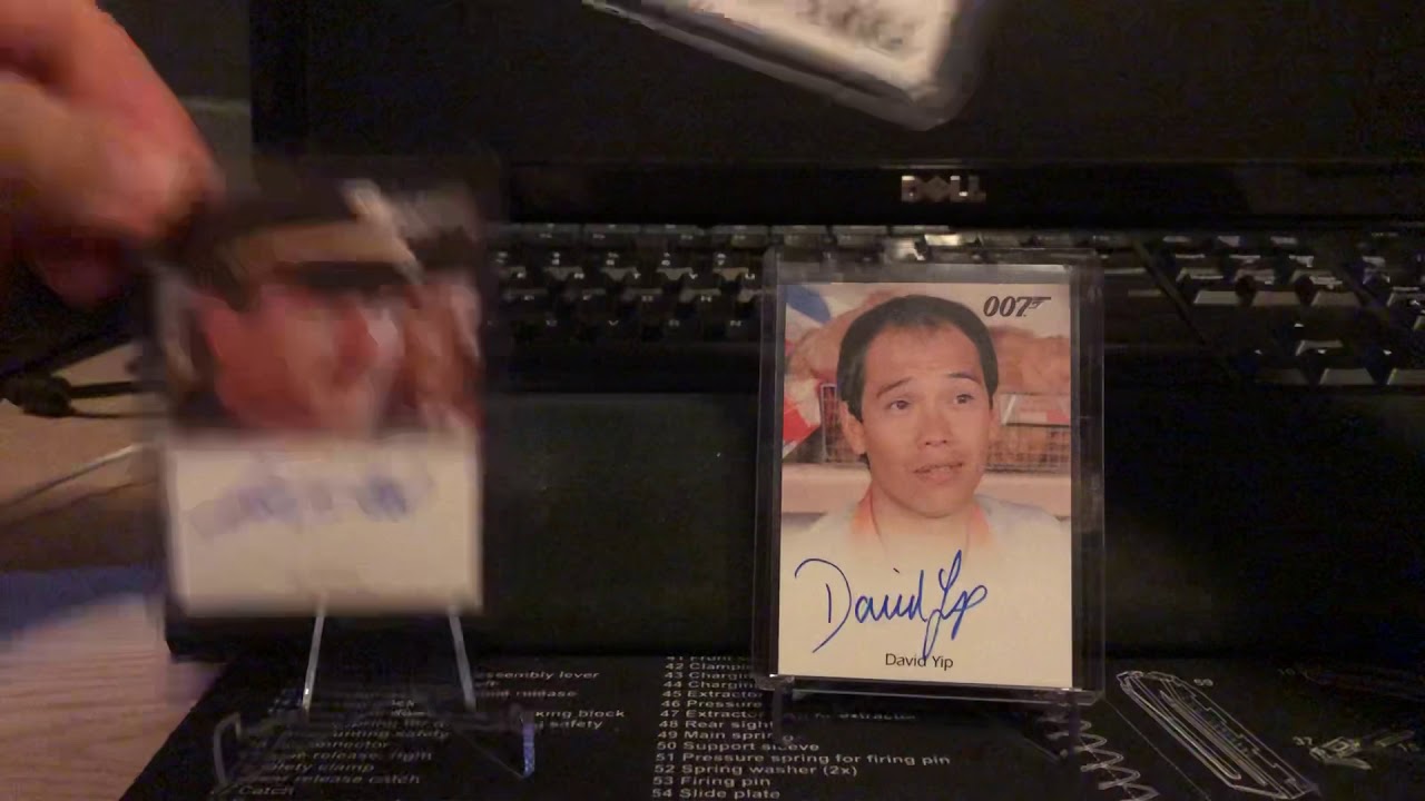 BQAGGIE - Showing off the 007 James Bond Trading Card collection