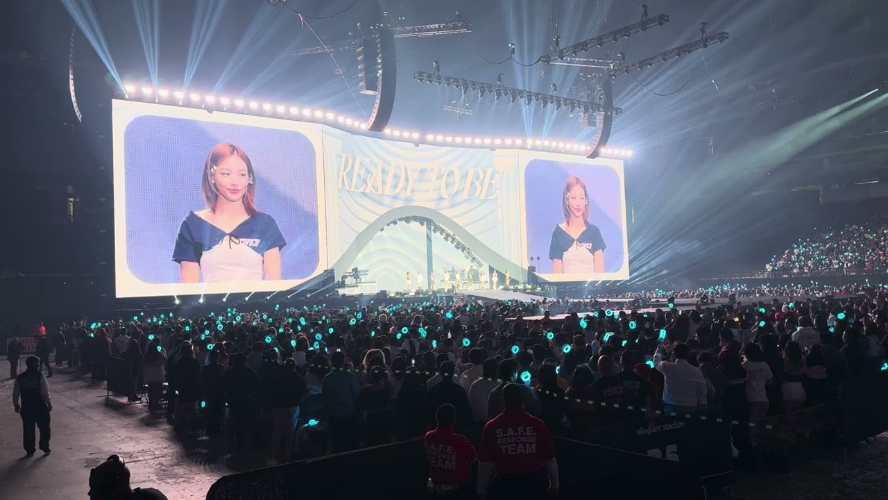 TWICE - Final Ment / Crowd Photo (Live in Las Vegas)