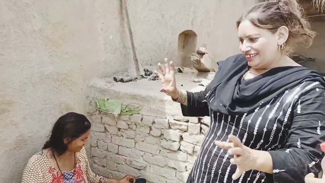 fozia aj apni bari sister KY Ghar pind a e 🥰