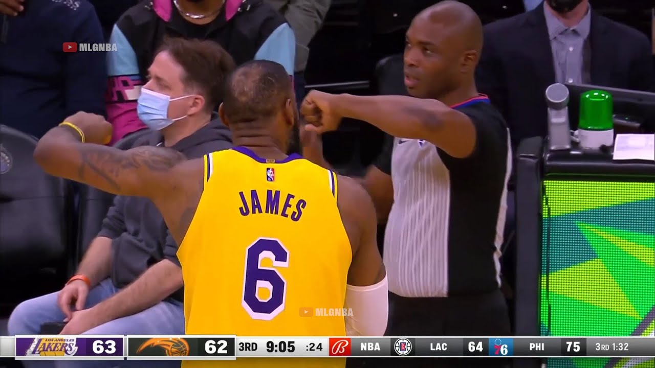 LeBron with a HARD push for Frank Vogel to use a challenge 👀