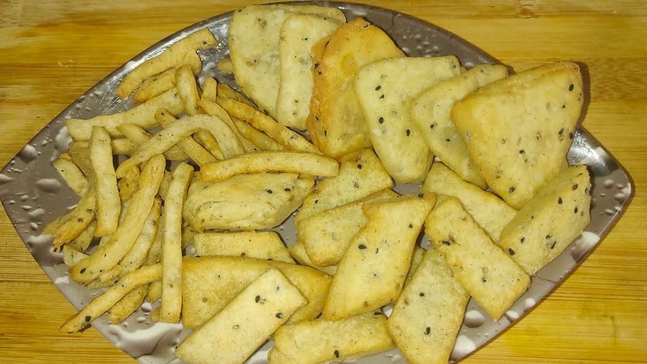 आपने दीपावली में  इसको बनाया है क्या।।सॉफ्ट एंड क्रिस्पी थ्री इन वन रेसिपी (layers namakpara )