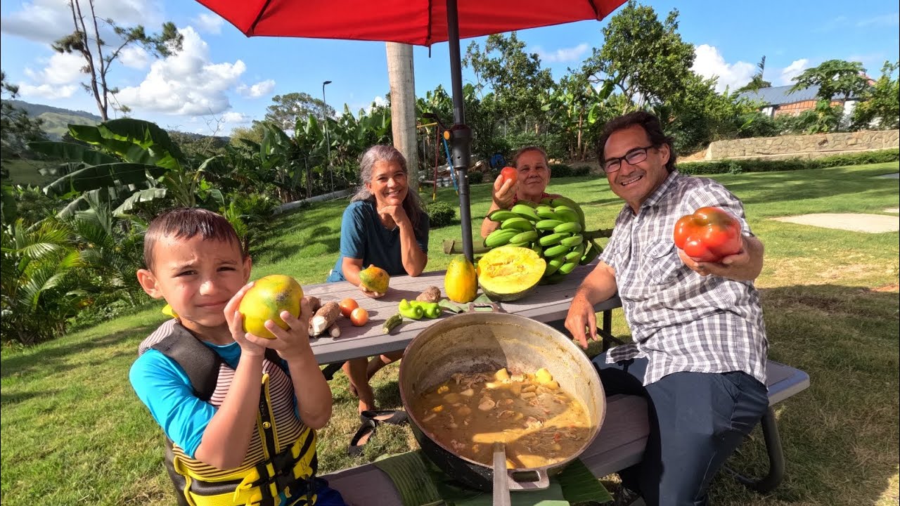 COCINANDO un rico SANCOCHO con ARROZ blanco en un hermoso CAMPO de jarabacoa RD